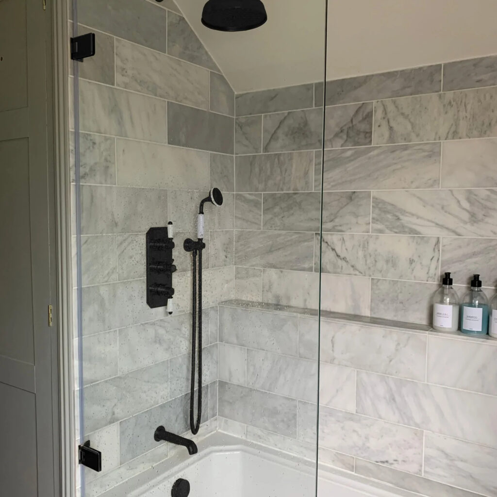 Glass Bath Screen Matt Black