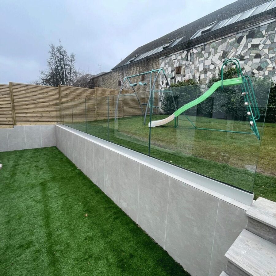 5000mm Glass Balustrade Channel with Glassmove® Kit, End Caps, and Connection Pins - Image 10