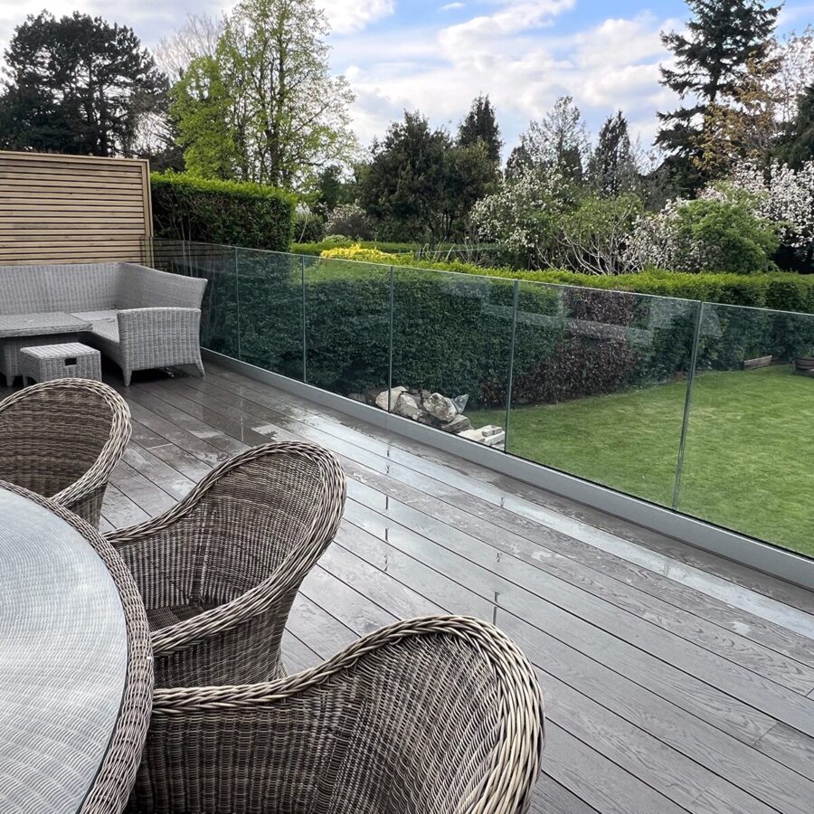 5000mm Glass Balustrade Channel with Glassmove® Kit, End Caps, and Connection Pins - Image 4