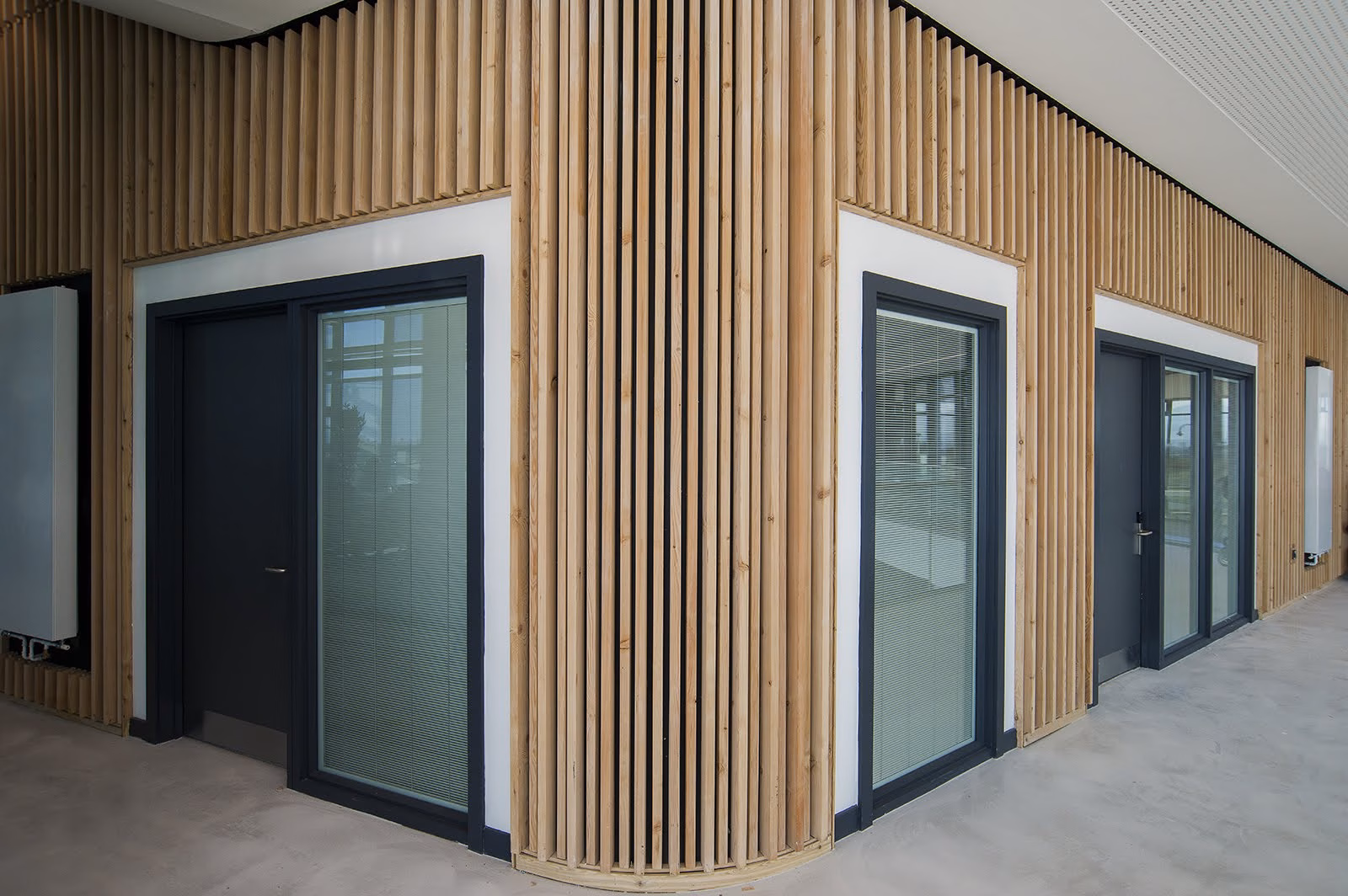 Magnet Operated Integral Glass Blinds - Image 2